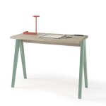 Bureau, modle colmar, en mlamine avec pieds en htre massif laqus. chne clair et vert