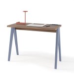 Bureau, modle colmar, en mlamine avec pieds en htre massif laqus. noyer et bleu