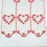 Brise bise aux c?urs brods rouge 60x90 cm