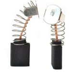 Jeu de 2 charbons adaptable pour bosch, de walt, ryobi. dimensions: 7 x 17 x 17mm.