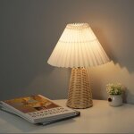 Lampe de table plissée, lampe de table plissée, lampe de chevet avec base en rotin, style vintage, lumière ... Lampe de table plissée, lampe de table plissée, lampe de chevet avec base en rotin, style vintage, lumière ...
