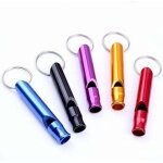 Lot de 5 sifflets de premiers secours en aluminium avec porte - cl�s pour arbitre de sport, randonn�e, ...