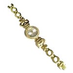 Une montre de poignet pour femme