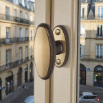 Ouvre&d�co - poign�e de fen�tre cr�mone haussmann, laiton dor� patin�