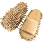 Pantoufles de sol en velours � bout ouvert, pratiques et douces, pour le nettoyage des sols.