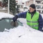 Pelle  glace magique pour pare - brise de voiture ? pelle  glace ronde avec entonnoir, outil de dneigement ...