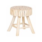 Petit tabouret multifonction en rondin de bois clair peut aussi bien servir de table d'appoint de repose ...