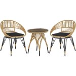 Salon de jardin bistrot table ronde et 2 chaises en rotin et acier noir pour terrasse ou balcon au style ... Salon de jardin bistrot table ronde et 2 chaises en rotin et acier noir pour terrasse ou balcon au style ...