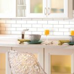 Thedecofactory - stick tile - sticker - carrelage mural faence adhsive motif mtro blanc - 4 plaques ...