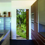 Sticker mural décoratif pour porte, 204 cm x 83 cm, trompe l'oeil porte en bois ouverte sur un jardin ... Sticker mural décoratif pour porte, 204 cm x 83 cm, trompe l'oeil porte en bois ouverte sur un jardin ...