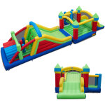Structure gonflable avec toboggan g�ant et maison de saut, tunnels, poteaux d?obstacles, mur d?escalade ...