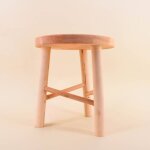 Tabouret en bois clair d30x33cm
