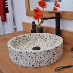 Vasque ronde à poser en terrazzo crème, arlequin Vasque ronde à poser en terrazzo crème, arlequin