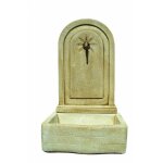 Anaparra - fontaine murale de jardin en pierre reconstituée laurel 42x55x98cm. Anaparra - fontaine murale de jardin en pierre reconstituée laurel 42x55x98cm.
