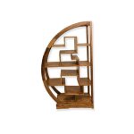 Dmora - bibliothque arrondie en bois massif avec tagres asymtriques  l'intrieur, couleur noyer, ...