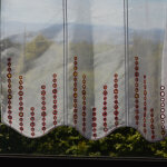 Brise bise aux cercles color�s rouge 90x120 cm