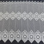 Brise bise en macram� au style graphique blanc 30x75 cm