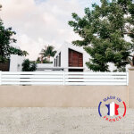 Clôture aluminium 4 lames modèle ajouré en kit - 2 éléments dimensions l4154 mm (poteaux compris) x h455 ... Clôture aluminium 4 lames modèle ajouré en kit - 2 éléments dimensions l4154 mm (poteaux compris) x h455 ...