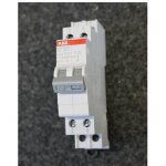 Commutateur de groupe 16a 2o / f avec position interm�diaire i - 0 - ii 250vac s�rie e210 2cca703030r0001 ...