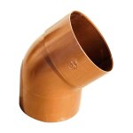 First plast - coude pvc 45° mâle femelle pour tube de descente Ø80 - aspect cuivre First plast - coude pvc 45° mâle femelle pour tube de descente Ø80 - aspect cuivre