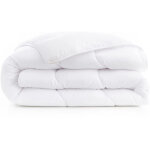Couette de lit premium tempérée 350g blanc aerelle soft flex abeil dimension - 200x200 Couette de lit premium tempérée 350g blanc aerelle soft flex abeil dimension - 200x200