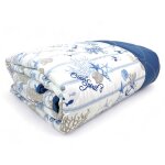 Couvre - lit matelass� avec arc marin corails et coquillages � fond ray� fabriqu� en italie 1 carr� et ...