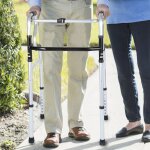 Swanew - dambulateur 4 roues en d'aluminium, pliable, max. 180 kg rglable en hauteur, cadre de marche ...