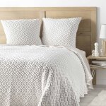 Douceur d'int�rieur ? couvre - lit matelass� 220x240 cm ? 2 personnes ? taies en jersey microfibre ? ...