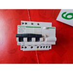 Dt40 vigi 3p + n c 25a 300ma - ac schneider disjoncteur differentiel a9n21230