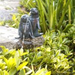 Gargouille couple de chiens de mer avec pompe de bassin solaire 5 watts jeu d'eau 101656 - esotec