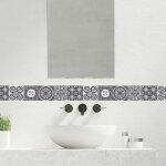 Frise adhésive autocollante 10 cm x 300 cm, carrelage imitation carreaux de ciment gris décoratif. Frise adhésive autocollante 10 cm x 300 cm, carrelage imitation carreaux de ciment gris décoratif.