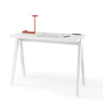 Bureau, modle colmar, en mlamine avec pieds en htre massif laqus. blanc