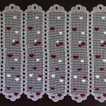 Brise bise en macram� au style romantique bordeaux 30x45 cm