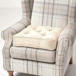 Homescapes - coussin d'assise rehausseur en suédine crème, 50 x 50 x 10 cm Homescapes - coussin d'assise rehausseur en suédine crème, 50 x 50 x 10 cm