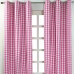 Homescapes - rideaux ?illets à grands carreaux vichy rose, lot de 2, 137 x 182 cm Homescapes - rideaux ?illets à grands carreaux vichy rose, lot de 2, 137 x 182 cm