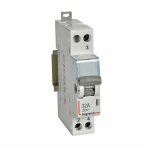 Interrupteur - inverseur modulaire va - et - vient � point milieu 250v 1 module legrand 412902
