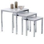 Idimex - lot de 3 tables gigognes luna, en métal chromé et décor blanc brillant Idimex - lot de 3 tables gigognes luna, en métal chromé et décor blanc brillant