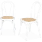 Lot de deux chaises vintage en bois avec assise en rotin et dossier arrondi coloris blanc Lot de deux chaises vintage en bois avec assise en rotin et dossier arrondi coloris blanc