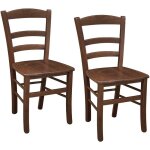 Deux chaises en bois de style paysan avec une assise en noyer fonc.