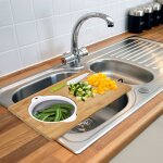 Planche � d�couper en bambou avec passoire int�gr�e