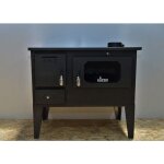 Poêle à bois. poêle à combustible solide avec four. 7, 5 kw de puissance de chauffage. idéal pour cuisiner. ... Poêle à bois. poêle à combustible solide avec four. 7, 5 kw de puissance de chauffage. idéal pour cuisiner. ...
