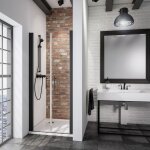 Portes de douche battantes, verre 5 mm transparent anticalcaire, style atelier industriel, profilé noir ... Portes de douche battantes, verre 5 mm transparent anticalcaire, style atelier industriel, profilé noir ...