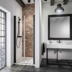 Portes de douche battantes, verre 5 mm transparent anticalcaire, style atelier industriel, profilé noir ... Portes de douche battantes, verre 5 mm transparent anticalcaire, style atelier industriel, profilé noir ...