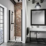 Portes de douche battantes, verre 5 mm transparent anticalcaire, style atelier industriel, profilé noir ... Portes de douche battantes, verre 5 mm transparent anticalcaire, style atelier industriel, profilé noir ...
