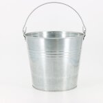 Seau 12l robuste et polyvalent de jardin en acier galvanis� avec poign�e - terre, eau, mortier