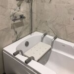 Siège de baignoire - siège de bain suspendu réglable - tabouret de salle de bain - dim. 73 - 83l x 22l ... Siège de baignoire - siège de bain suspendu réglable - tabouret de salle de bain - dim. 73 - 83l x 22l ...