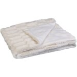 The home deco factory - plaid imitation fourrure + anse de transport 120 x 150 cm