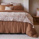 Adonis - chemin de lit 90x200cm gaze de coton blanc imprim fleur dtail 4 pompons