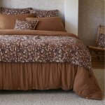 Adonis - chemin de lit 90x200cm gaze de coton brun imprim fleur dtail 4 pompons
