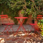 Avril paris - table et chaises pliantes bistrot balcon terrasse - 2 places - corail - flore Avril paris - table et chaises pliantes bistrot balcon terrasse - 2 places - corail - flore